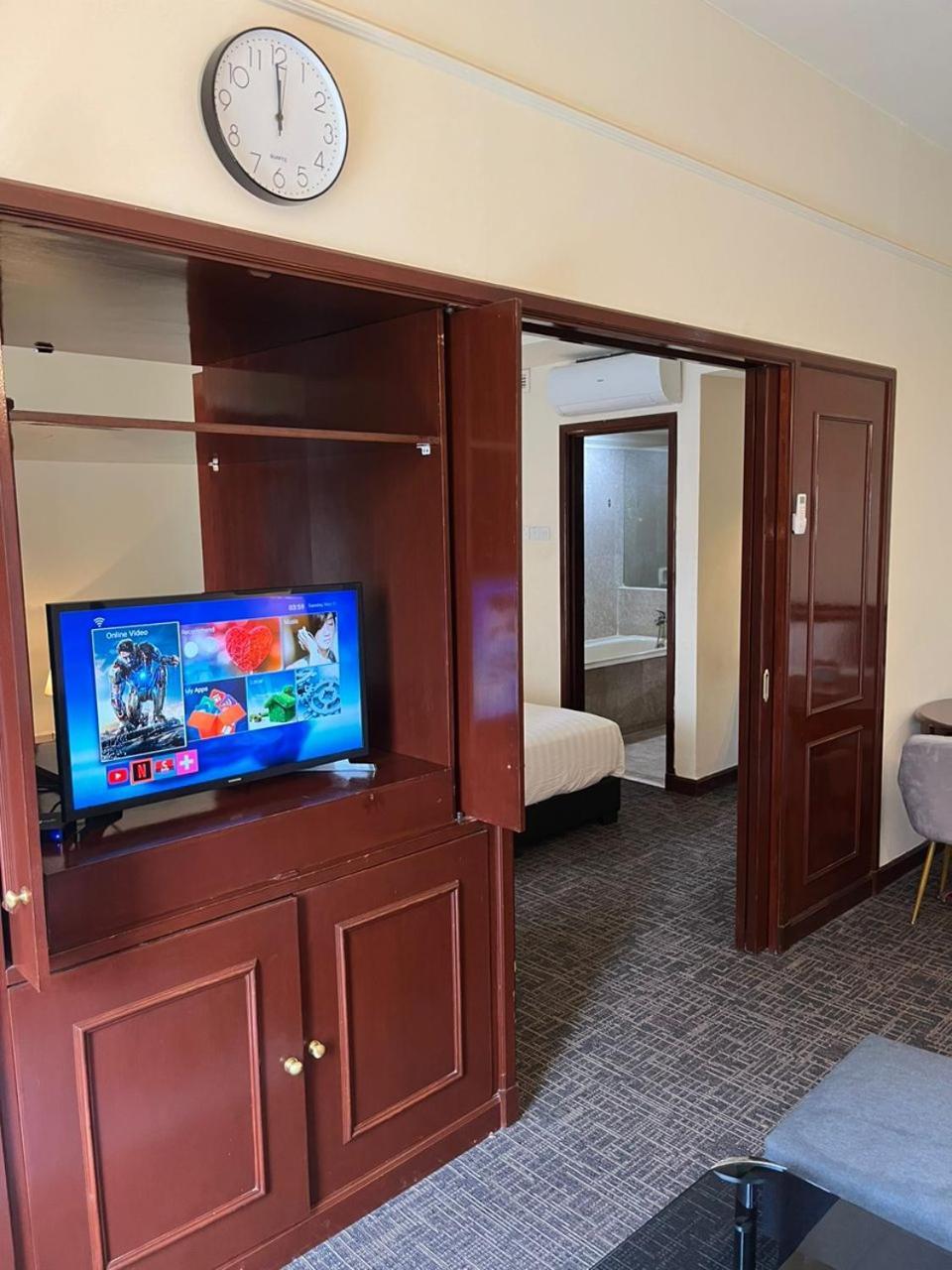 Luxhouz Suites At Times Square Kuala Lumpur Habitación foto