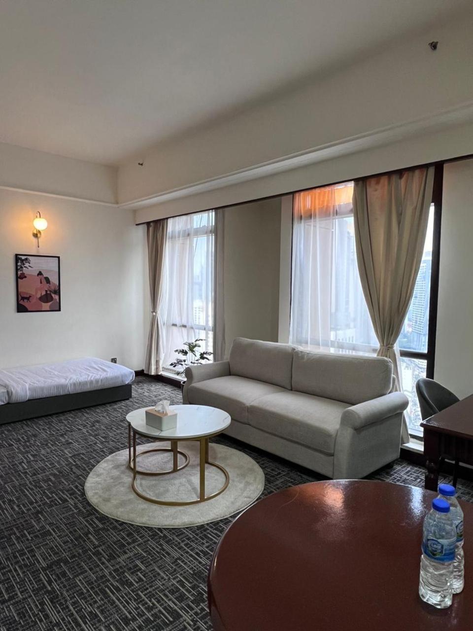 Luxhouz Suites At Times Square Kuala Lumpur Exterior foto